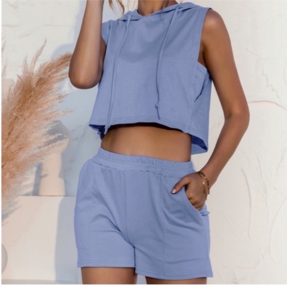 NWOT Blue hooded crop top vest and shorts with pockets workout lounge set - Picture 2 of 11